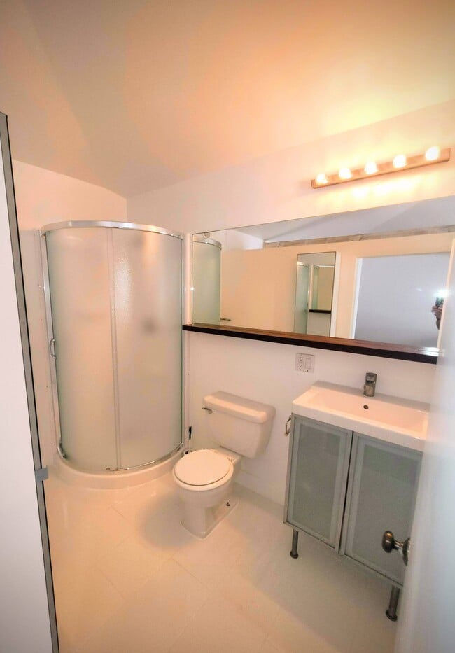 Photo - 279 E 20th St
