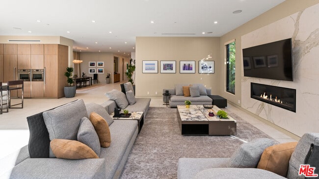 Photo - 623 N Edinburgh Ave