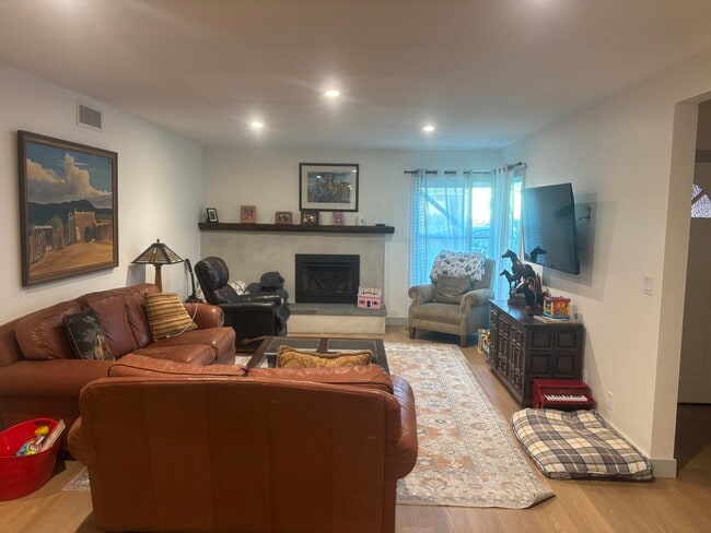 Photo - 545 Thumbelina Dr