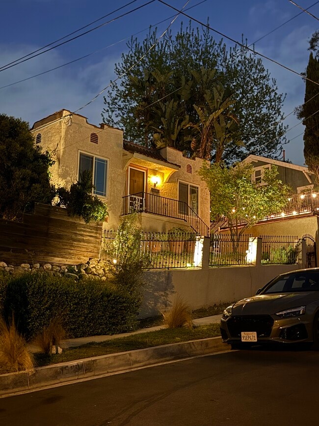Photo - 1585 Curran St House