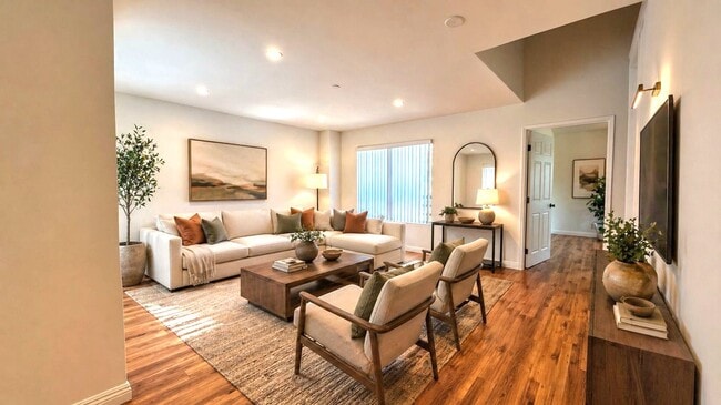 Building Photo - 1141 N Columbus Ave Unit 3033