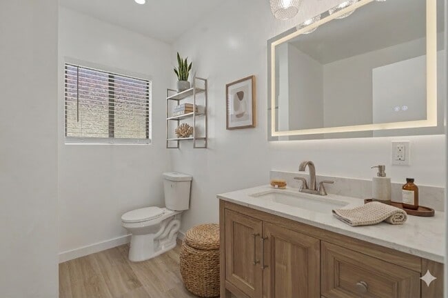 Photo - 1827 N Van Ness Ave