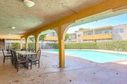 Photo - Reseda Continental Apartments