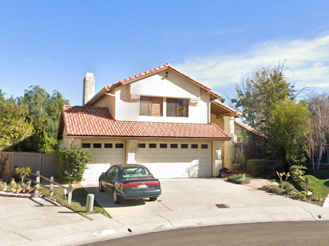 Building Photo - Large 3 bedroom home in quiet cul-de-sac with large backyard - Pets allowed