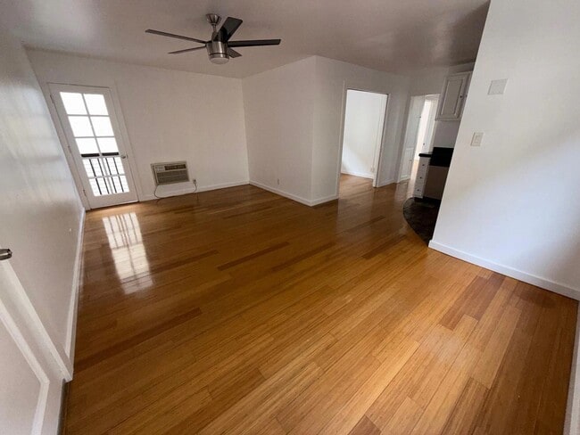 Photo - 1915 Grace Ave Unit 8
