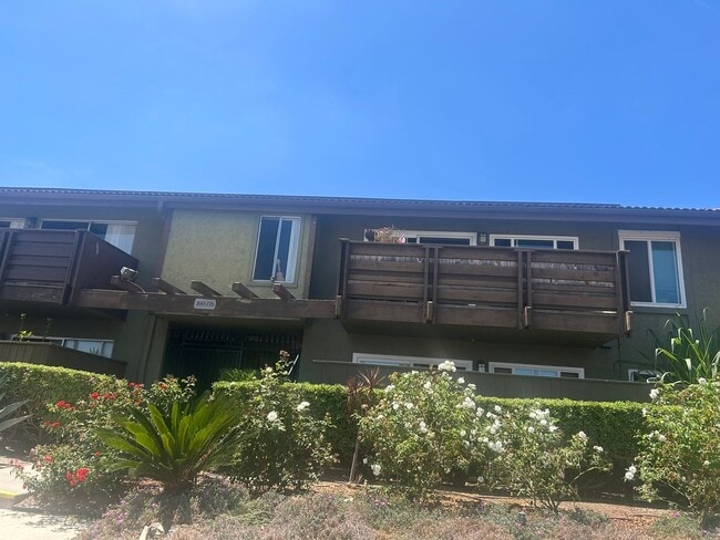 Building Photo - Charming Upper-Level Condo with Community Pool & Spa Unit 170