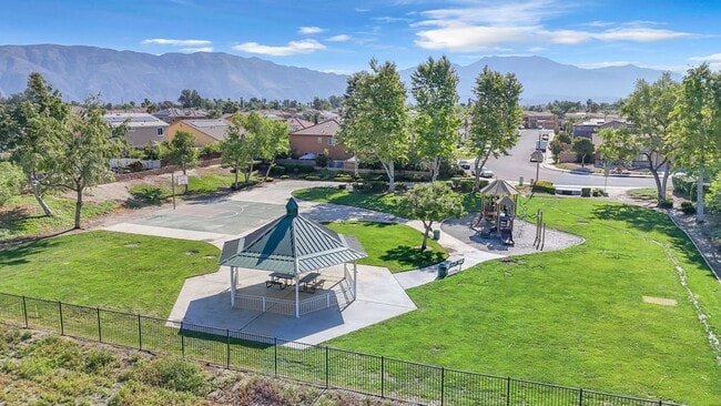 Photo - 469 Partridge Ln