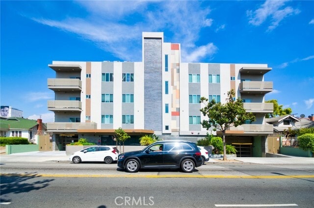 Building Photo - 820 S Wilton Pl Unit 304