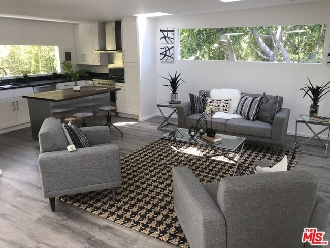Building Photo - 516 N San Vicente Blvd Rental