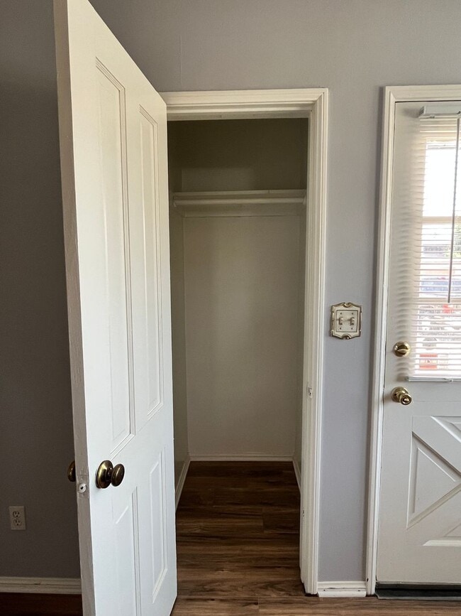 Photo - 664-670 S Eremland Dr Unit 664