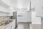 Photo - 1805 W 80th St