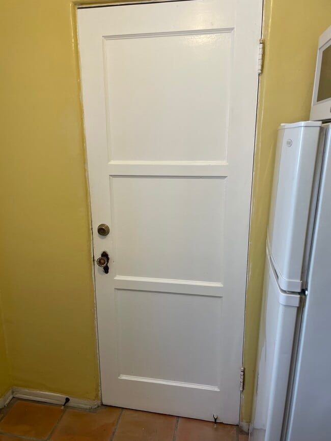 Entry to Hallway - 8140 Blackburn Ave Unit 0