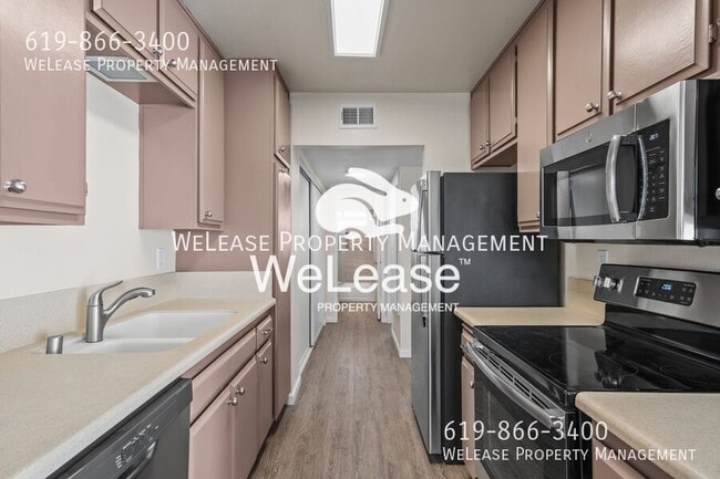 Building Photo - 450 W Vermont Ave