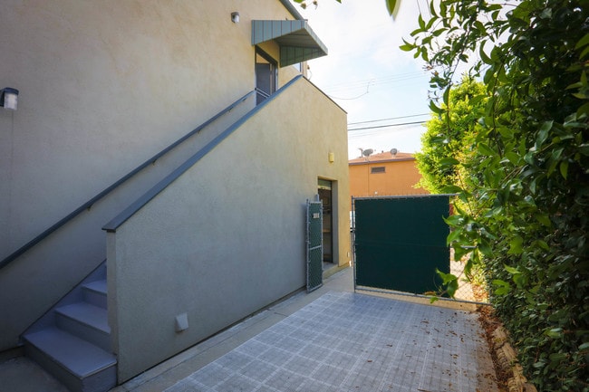 private patio for apartment only - 3016 Ruskin St Apartments Unit rear