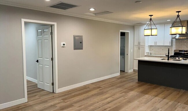 Photo - 137 N Oak Ave