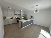 Photo - 445 E Magnolia Blvd