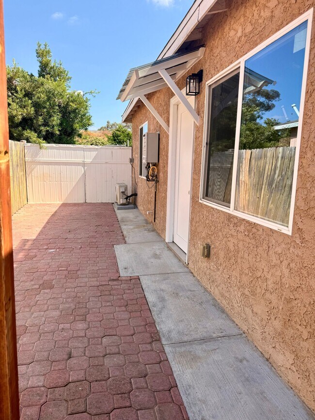 Photo - 14643 Chatsworth St
