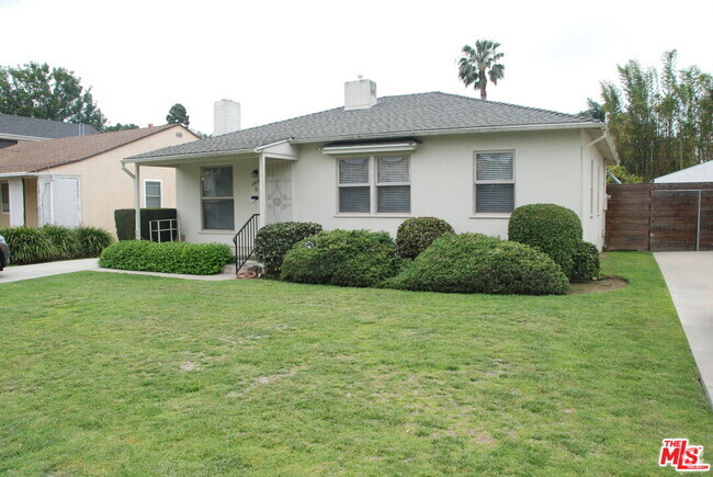 Building Photo - 1909 Stoner Ave Rental