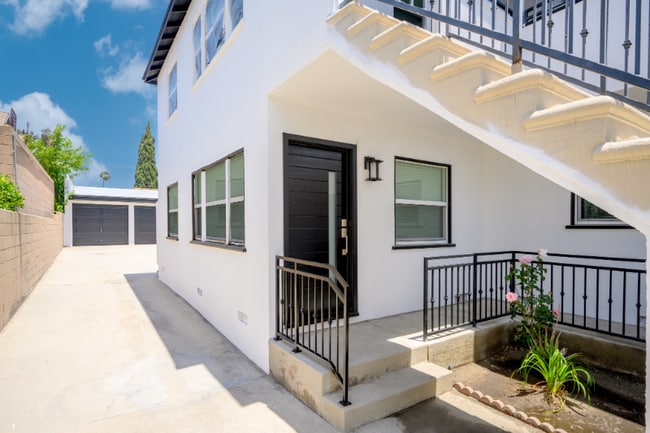 Photo - 623 E Chevy Chase Dr Unit C