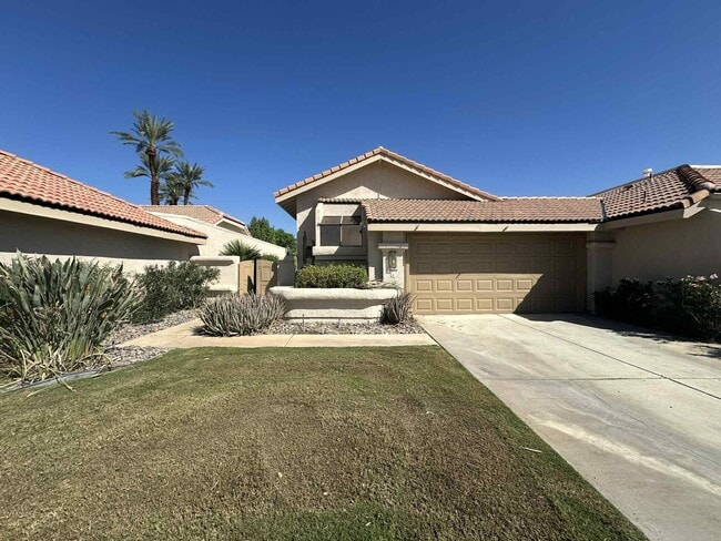 Building Photo - 4 Hermosillo Ln