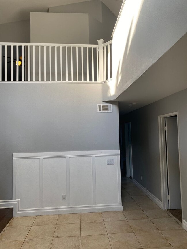 Photo - 823 Viewpointe Ln