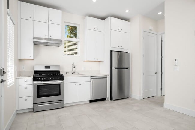 Building Photo - Roosevelt St. Unit 3462