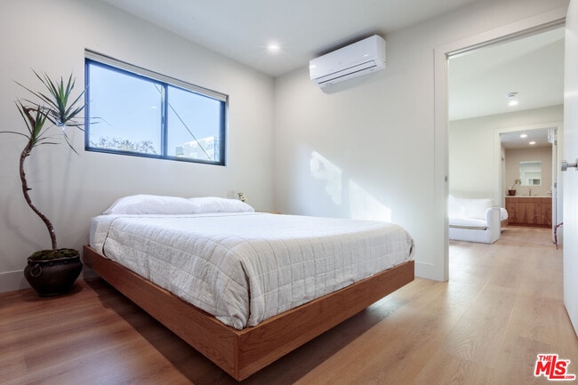 Photo - 859 N Mansfield Ave Unit 6902-A