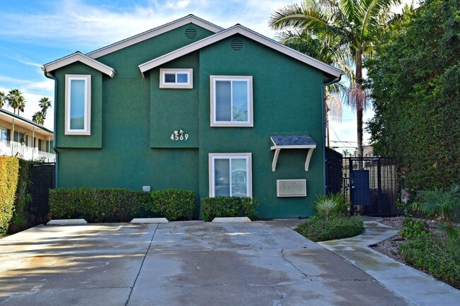 Building Photo - Charming 2 Bed / 1.5 Bath Townhome in the Heart of University Heights – Gated Community with Assi...