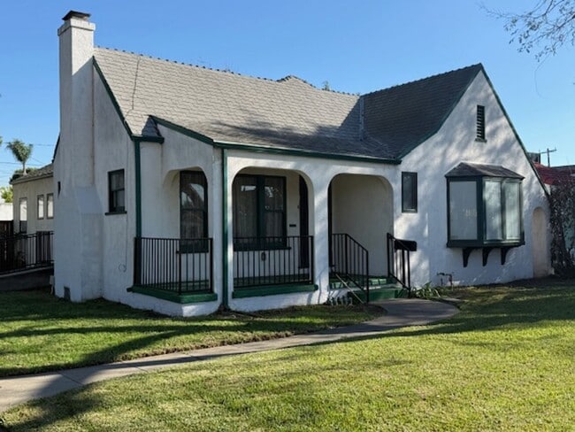 Building Photo - Corner lot home with Lots of Curb Appeal