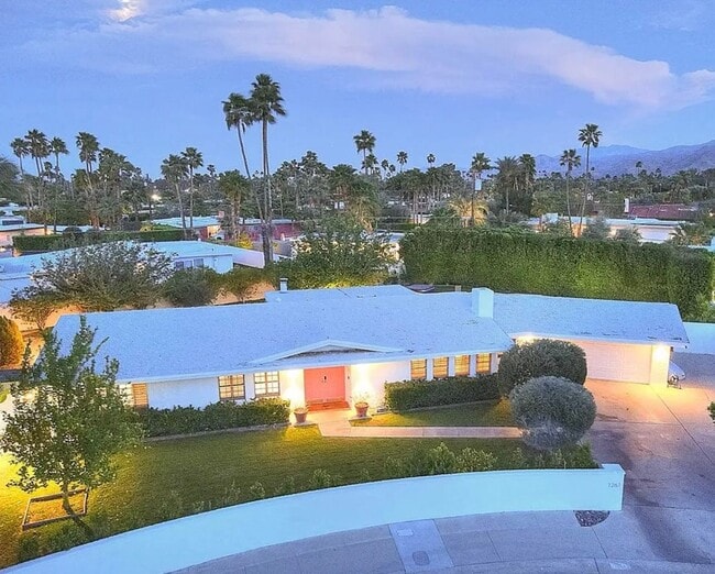 Building Photo - Stylish Palm Springs Home with Indoor-Outdoor Living