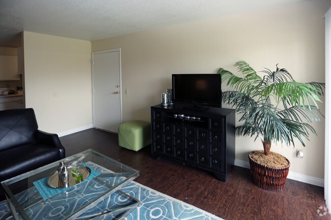 Harvard-Living Room - Lido At Shandin Hills