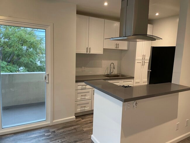 Kitchen/Patio - 4032 Inglewood Blvd Unit 6