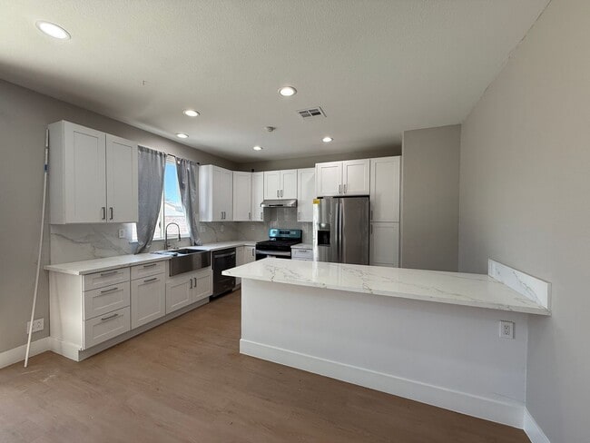 Photo - Lancaster Remodeled 3 bedroom - Available Now! Unit 1786