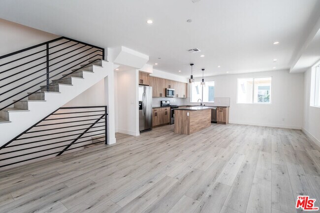 Photo - 4295 1/2 Tujunga Ave