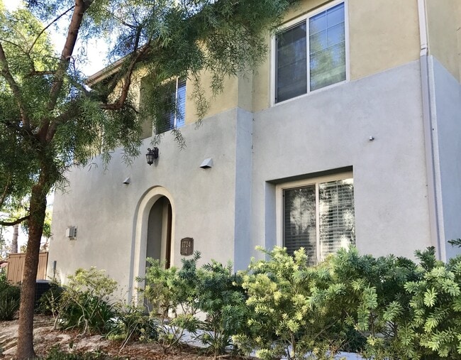Building Photo - 1724 Rolling Water Dr