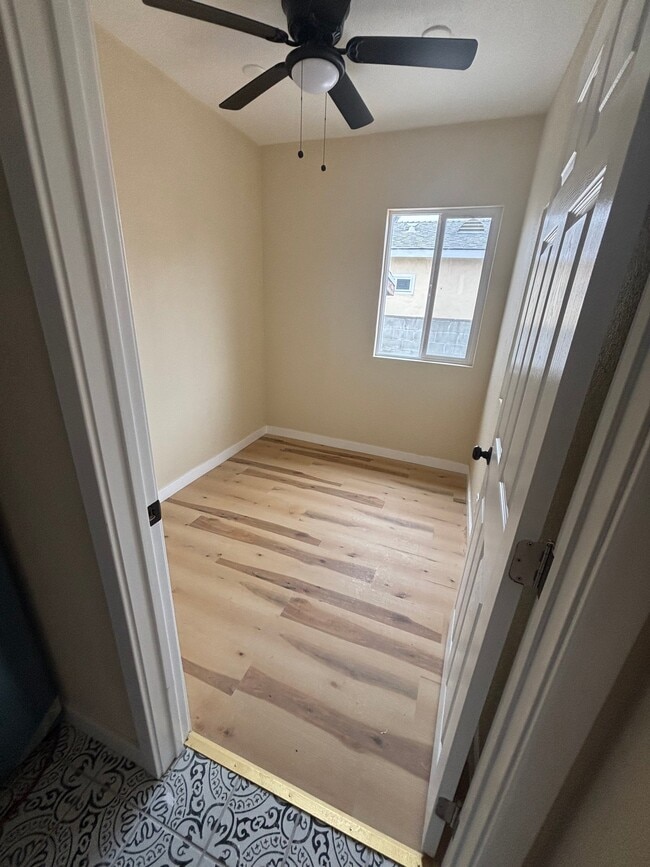 Building Photo - 2132 W 84th Pl Unit House