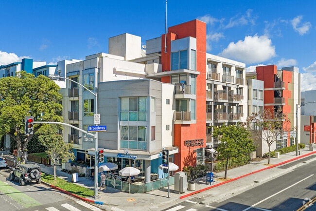 Building Exterior - Breeze Suites Moderne