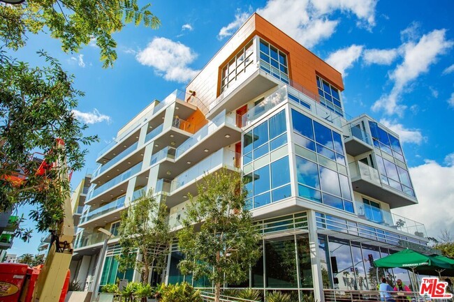 Building Photo - 1705 Ocean Ave Unit 212