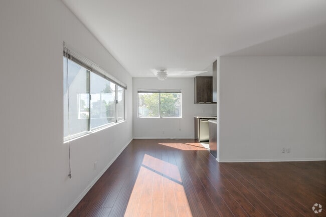 1 BR, 1 BA - 630SF - 8008 Norton Ave