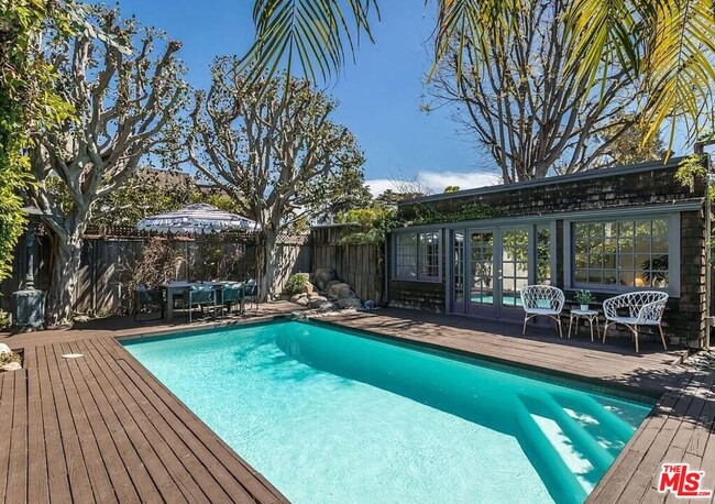 Photo - 1608 Courtney Ave