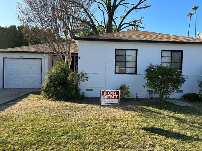 Building Photo - 5957 Alonzo Ave