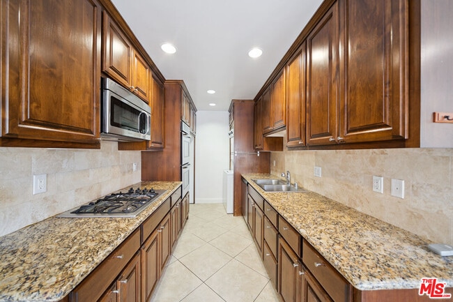 Photo - 133 N Swall Dr Unit 102