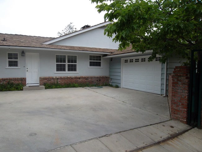 Building Photo - 3751 Stone Canyon Ave