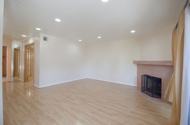 Living Room - 1348 N Orange Dr Unit 2