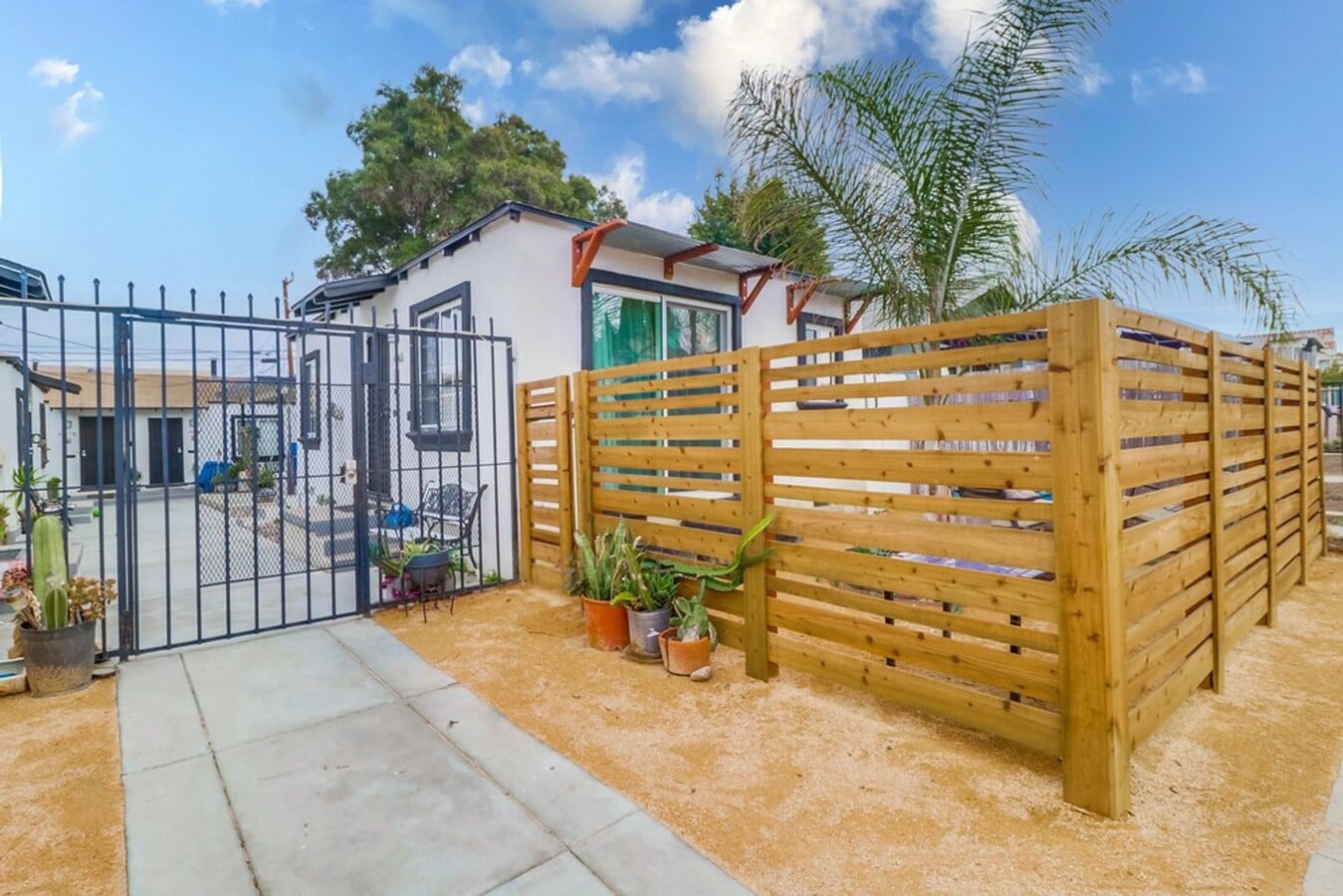 Photo - 4065 - 4071 Chamoune Avenue