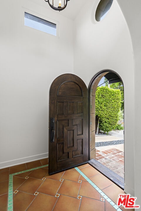 Photo - 435 Westmount Dr