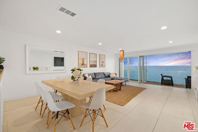 Photo - 20462 Pacific Coast Hwy