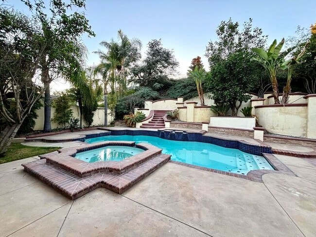 Building Photo - 709 S Hidden Creek Cir