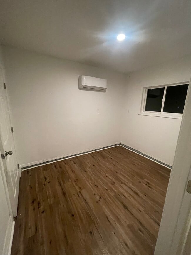 Room 1 - 23592 Flight St