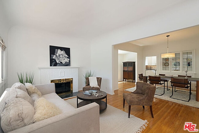 Photo - 9015 Rosewood Ave